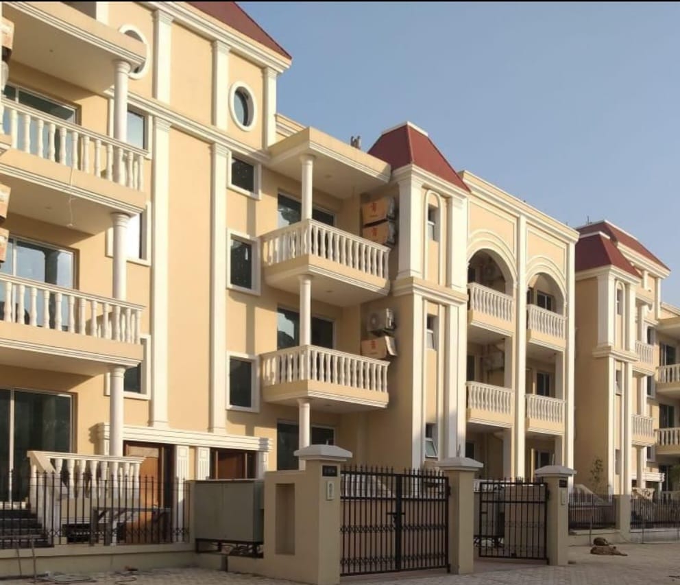 3 BHK + Servant Room Apartment For Sale in Mahindra Luminare