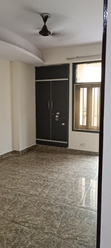 Room in 3 BHK Apartment at GH-7 Crossings Republik, Vijay Nagar – for Rent