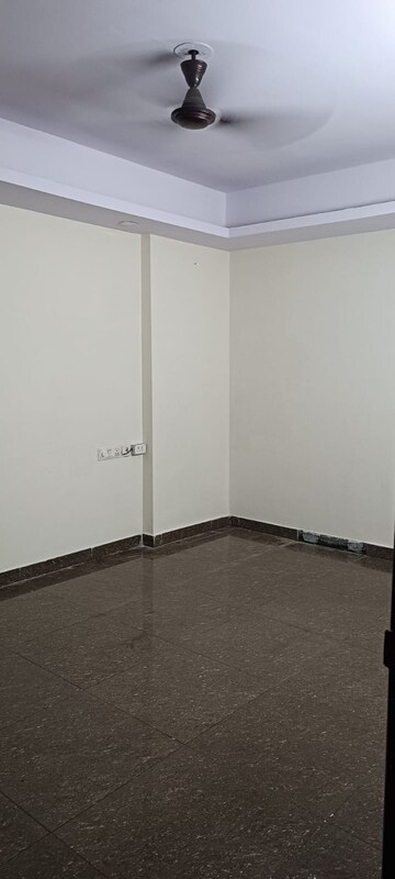 Room in 3 BHK Apartment at GH-7 Crossings Republik, Vijay Nagar – for Rent