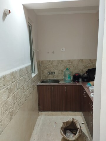 Furnished Amenities in 3 BHK Apartment at Amrapali Golf Homes, Sector 4 Greater Noida – for Rent
