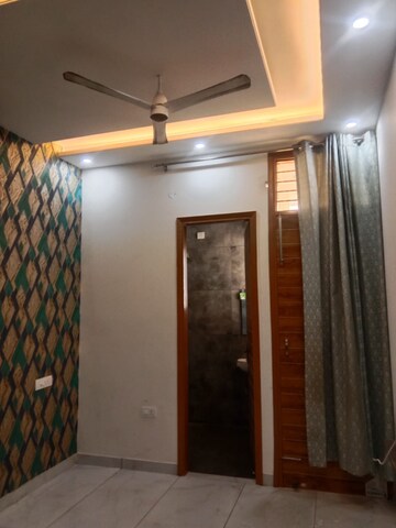 Room in 2.5 BHK Builder Floor at Dhakoli – for Rent