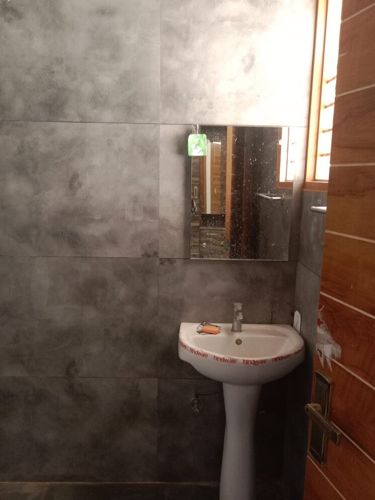 Bathroom, dhakoli 2.5 Bedroom 1100 Sq.Ft. Builder Floor In Dhakoli Zirakpur 8598678