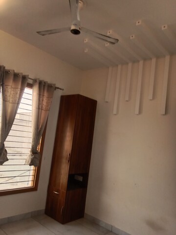 Room in 2.5 BHK Builder Floor at Dhakoli – for Rent