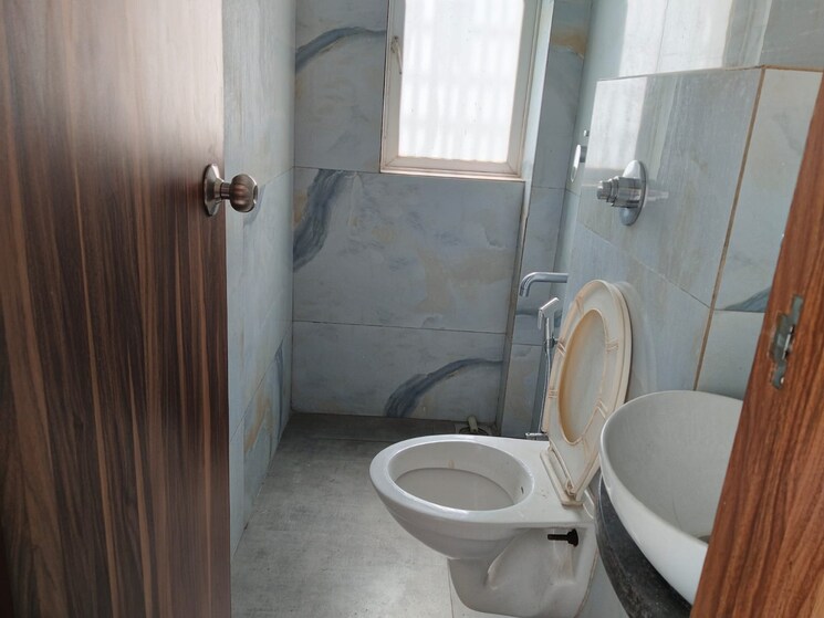 Bathroom, godrej-serenity 1 RK 450 Sq.Ft. Apartment In Chembur Mumbai 8598829