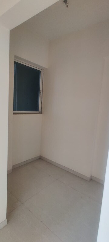 Room in 2.5 BHK Apartment at Vijay Orovia, Ghodbunder Road – for Sale