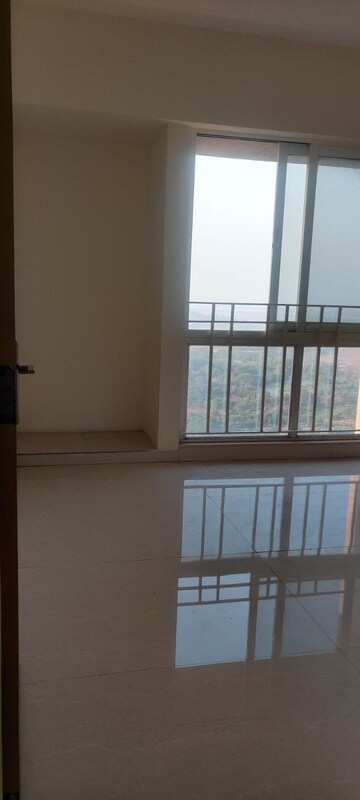 Room in 2.5 BHK Apartment at Vijay Orovia, Ghodbunder Road – for Sale