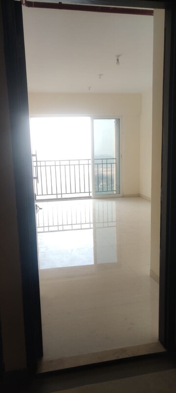 Room in 2.5 BHK Apartment at Vijay Orovia, Ghodbunder Road – for Sale