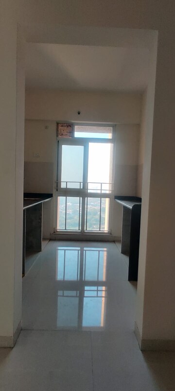 Room in 2.5 BHK Apartment at Vijay Orovia, Ghodbunder Road – for Sale