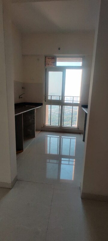 Room in 2.5 BHK Apartment at Vijay Orovia, Ghodbunder Road – for Sale