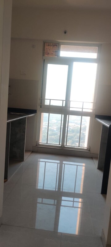 Room in 2.5 BHK Apartment at Vijay Orovia, Ghodbunder Road – for Sale