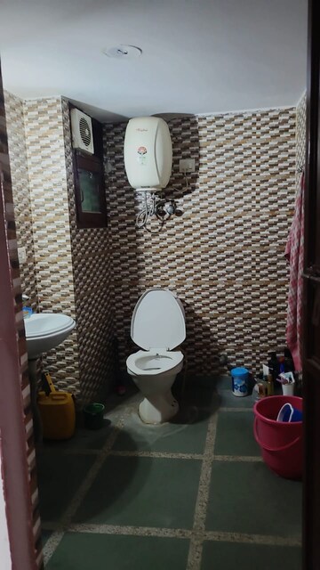 Bathroom in 1.5 BHK Builder Floor at Lajpat Nagar – for Rent