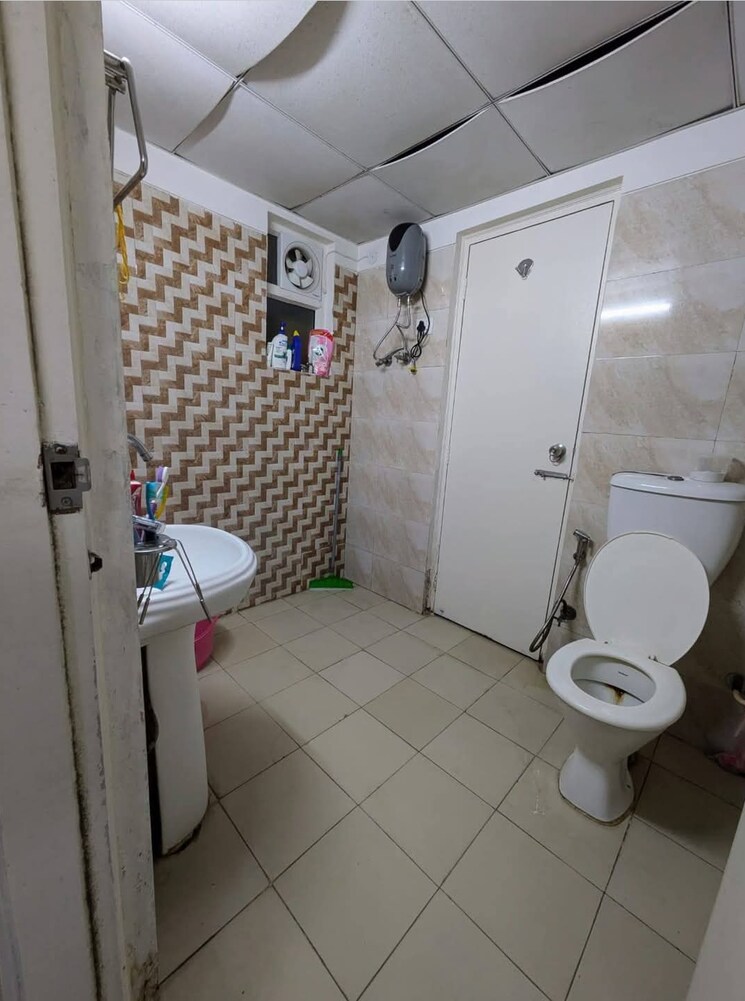 Bathroom, gaur-city-2-14th-avenue 3 Bedroom 740 Sq.Ft. Apartment In Sector 16c Greater Noida Greater Noida 8598916