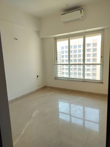 Room in 2 BHK Apartment at Kalpataru Radiance, Goregaon West – for Rent