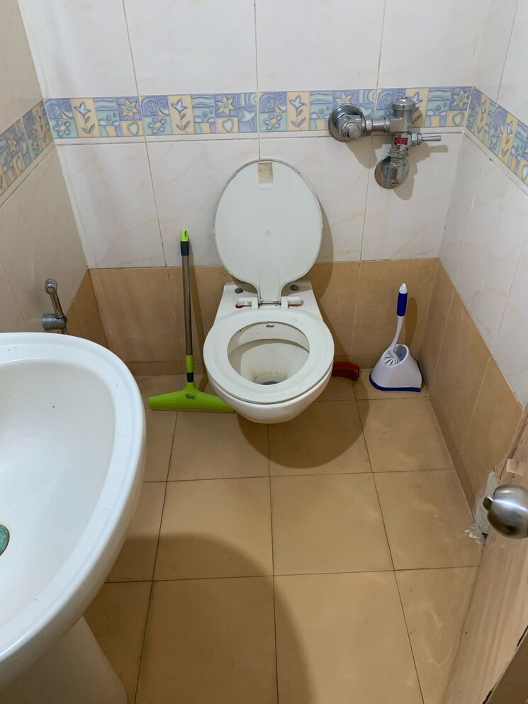 Bathroom, magarpatta-city-cosmos 2 Bedroom 980 Sq.Ft. Apartment In Magarpatta Road Pune 8599082