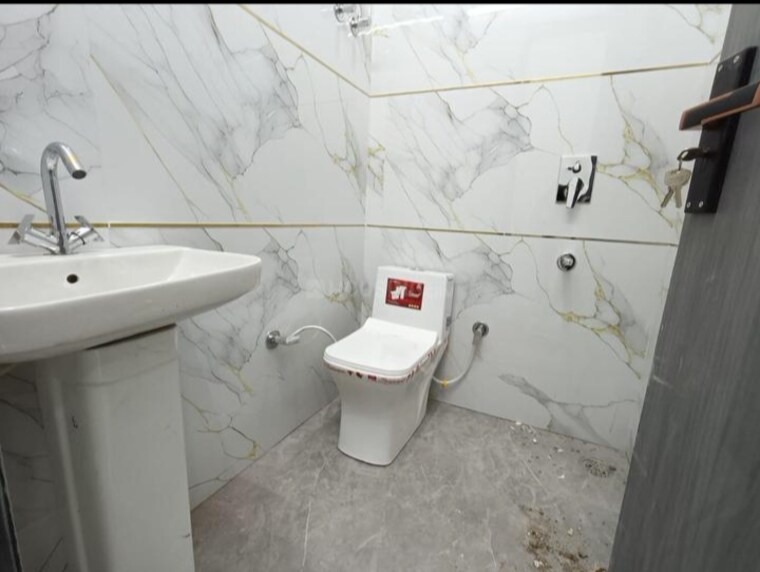 Bathroom, krishna nagar 2 Bedroom 500 Sq.Ft. Builder Floor In Krishna Nagar Delhi 8599114