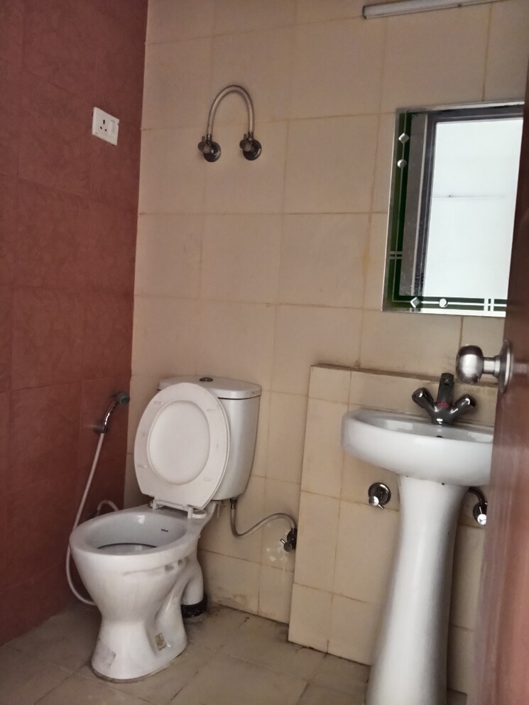 Bathroom, mahagun-mywoods 3 Bedroom 1235 Sq.Ft. Apartment In Sector 16c Greater Noida Greater Noida 8599465