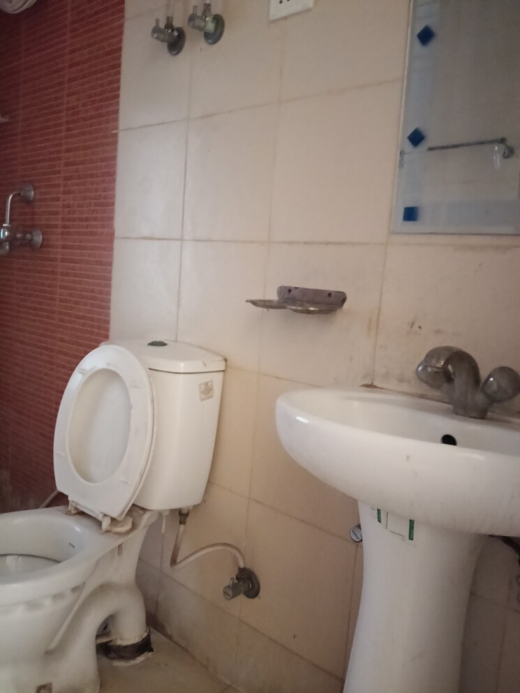 Bathroom, mahagun-mywoods 3 Bedroom 1235 Sq.Ft. Apartment In Sector 16c Greater Noida Greater Noida 8599465