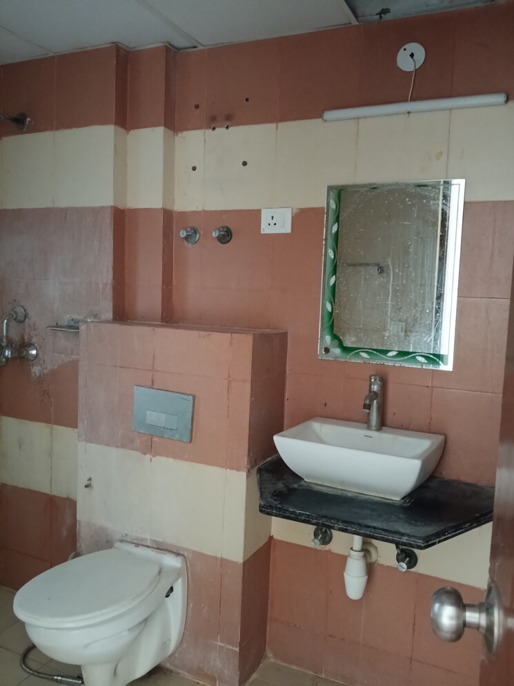Bathroom, mahagun-mywoods 3 Bedroom 1235 Sq.Ft. Apartment In Sector 16c Greater Noida Greater Noida 8599465