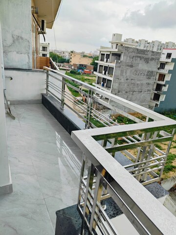 Balcony in 2 BHK Builder Floor at Sector 33 – for Rent