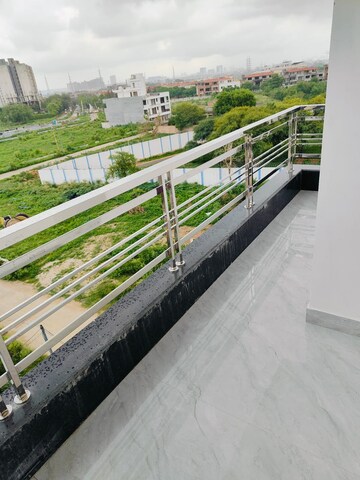 Balcony in 2 BHK Builder Floor at Sector 33 – for Rent