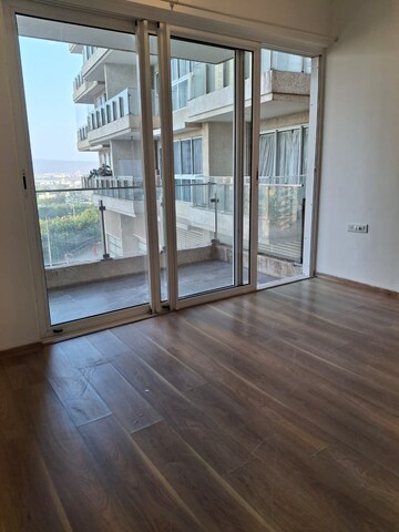 Room in 3 BHK Apartment at LnT Crescent Bay T5, Parel – for Rent