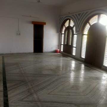 Room in 3 BHK Apartment at Gomti Nagar – for Rent