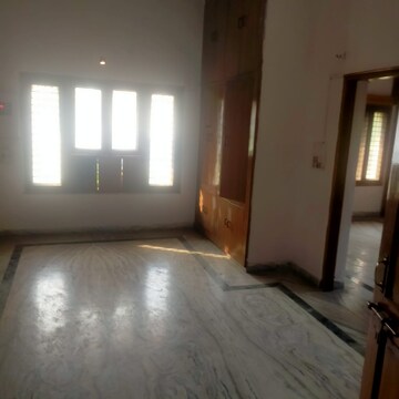 Room in 3 BHK Apartment at Gomti Nagar – for Rent
