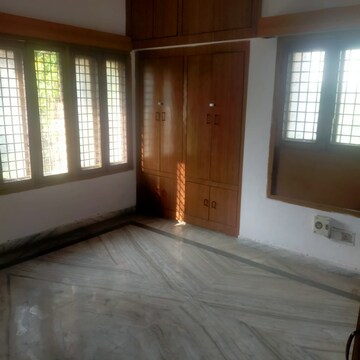 Room in 3 BHK Apartment at Gomti Nagar – for Rent