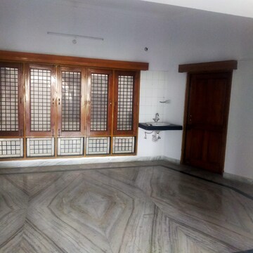 Bedroom in 3 BHK Apartment at Gomti Nagar – for Rent