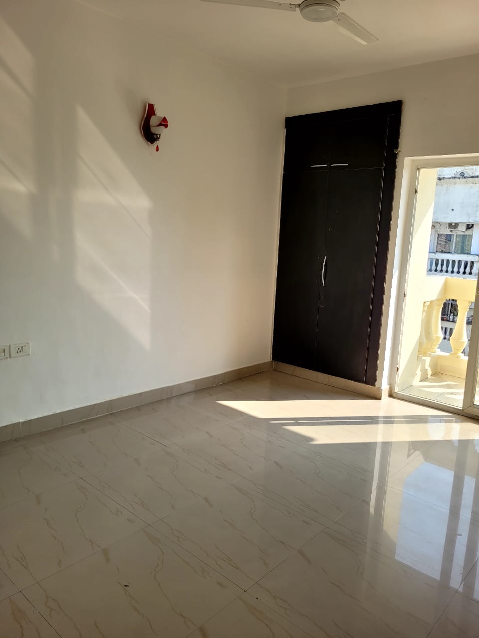 Rental 2 Bedroom 1100 Sq.Ft. Apartment in Amrapali Golf Homes, Sector 4 ...