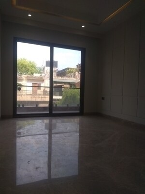 Room in 3 BHK Independent House at Maharani Bagh – for Sale