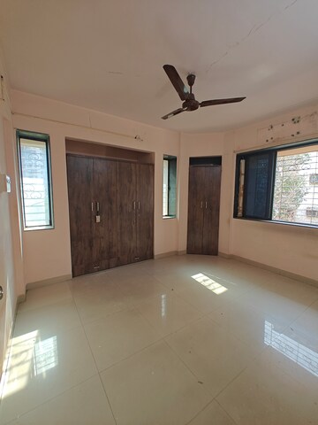 Room in 3.5 BHK Apartment at Matoshree CHS Vashi, Seawoods – for Rent