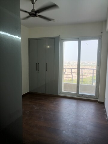 Room in 3 BHK Apartment at Lotus Panache, Sector 110 – for Rent