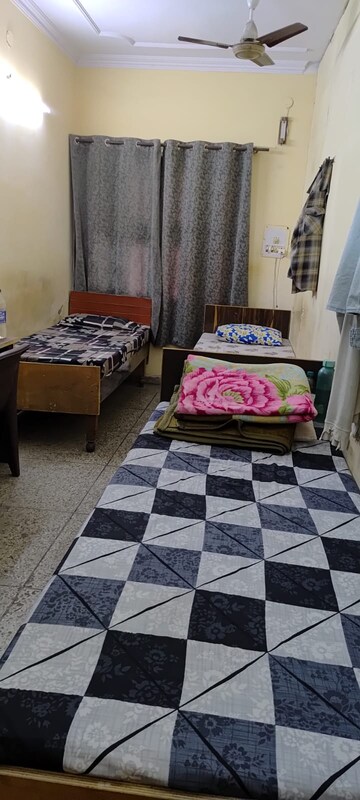  Pg For Rent in Sector 27