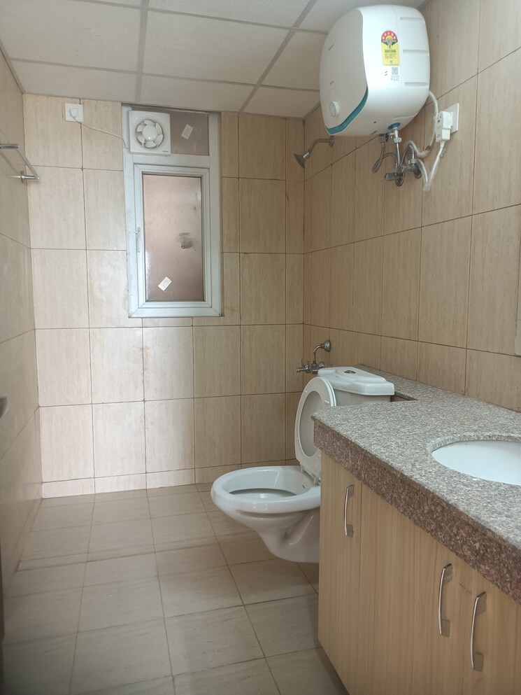 Bathroom, lotus-panache 4 Bedroom 2800 Sq.Ft. Apartment In Sector 110 Noida 8599938