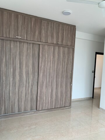 Room in 3 BHK Apartment at Oberoi Sky City, Borivali East – for Rent