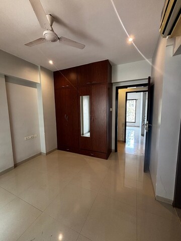Room in 2 BHK Apartment at Rustomjee Paramount, Khar West – for Rent