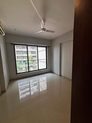Room in 2 BHK Apartment at Rustomjee Paramount, Khar West – for Rent