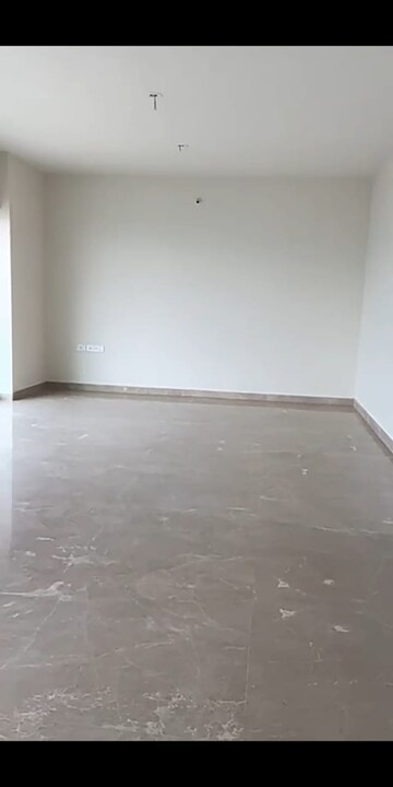 Room in 4 BHK Apartment at Sheth Montana, Mulund West – for Sale