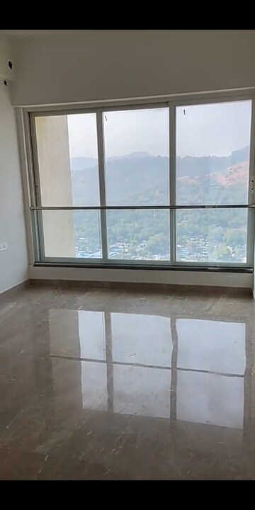 Room in 4 BHK Apartment at Sheth Montana, Mulund West – for Sale