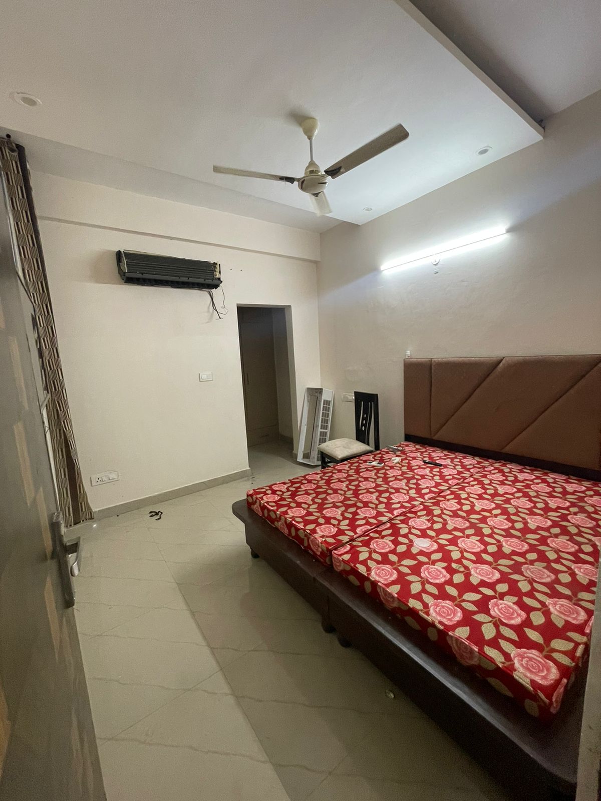 3 BHK + Servant Room Apartment For Rent in Sunshine Enclave
