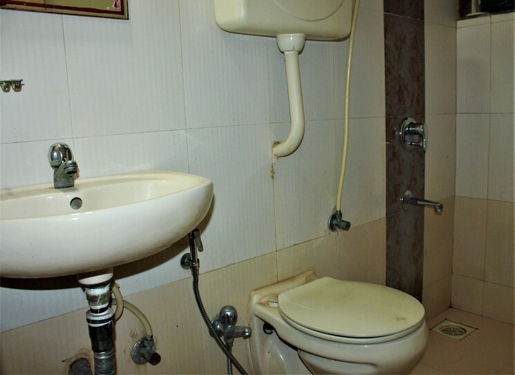 Bathroom, sector 20a airoli Pg For Boys In Sector 20a Airoli 8600070