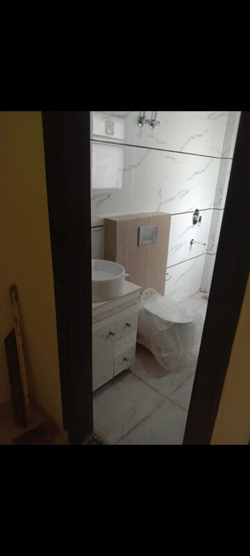 Bathroom in 3.5 BHK Apartment at Ardee City Palm Grove Heights, Sector 52 – for Rent