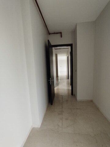 Room in 4 BHK Apartment at Oberoi Enigma, Mulund West – for Sale
