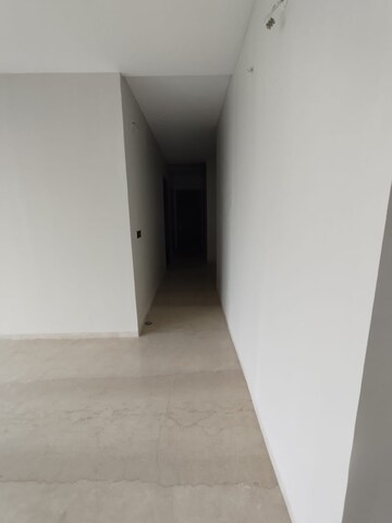 Room in 4 BHK Apartment at Oberoi Enigma, Mulund West – for Sale