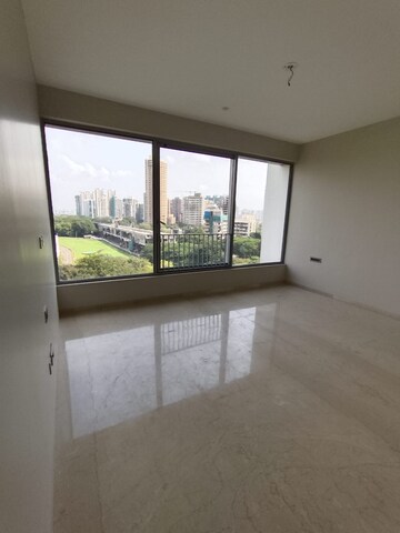 Room in 4 BHK Apartment at Oberoi Enigma, Mulund West – for Sale