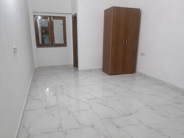 Room in 2 BHK Builder Floor at Jakhan – for Rent