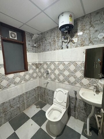 Master Bedroom in 3 BHK Builder Floor at Ardee City, Sector 52 – for Rent