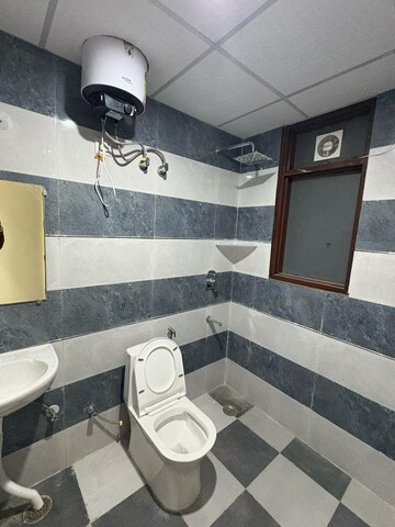 Master Bedroom in 3 BHK Builder Floor at Ardee City, Sector 52 – for Rent