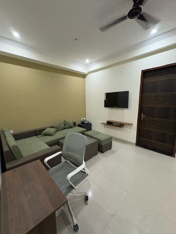 Master Bedroom in 3 BHK Builder Floor at Ardee City, Sector 52 – for Rent